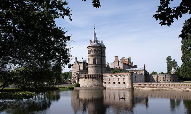 De Vere Horsley Towers